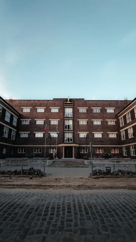 Kaai 14, red brick