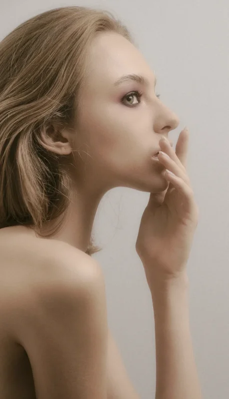 Beauty, North Light · Frame 07
